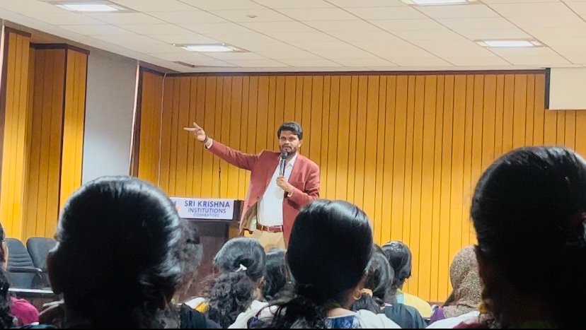 LeadersDesk's tweet photo. A remarkable day at Sri Krishna Arts & Science College. It's happy to see such great minds being nurtured by an efficient Institution.
#leadersdesk #skasc https://t.co/Xh7t8LaHwk