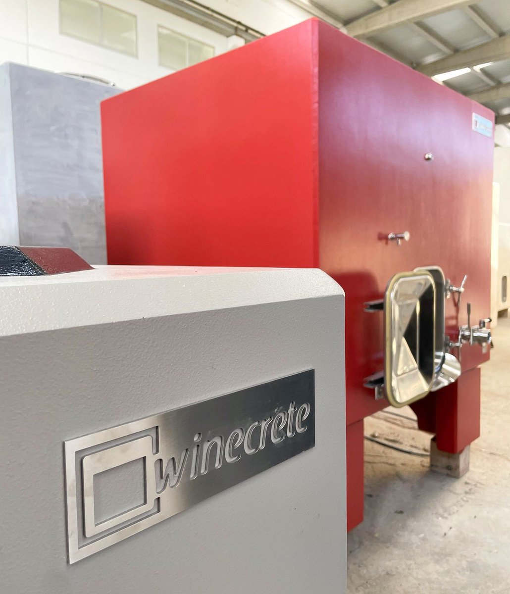 Winecrete's tweet photo. ¿Te preguntas cómo son los depósitos de #Winecrete?

✅ Compactos
✅ Duraderos
✅ Transportables
✅ Funcionales
✅ Apilables
✅ Modernos
✅ Personalizables
✅ De diseño

📲Pídenos tu presupuesto info@winecrete.es https://t.co/JXRH9L8xW1