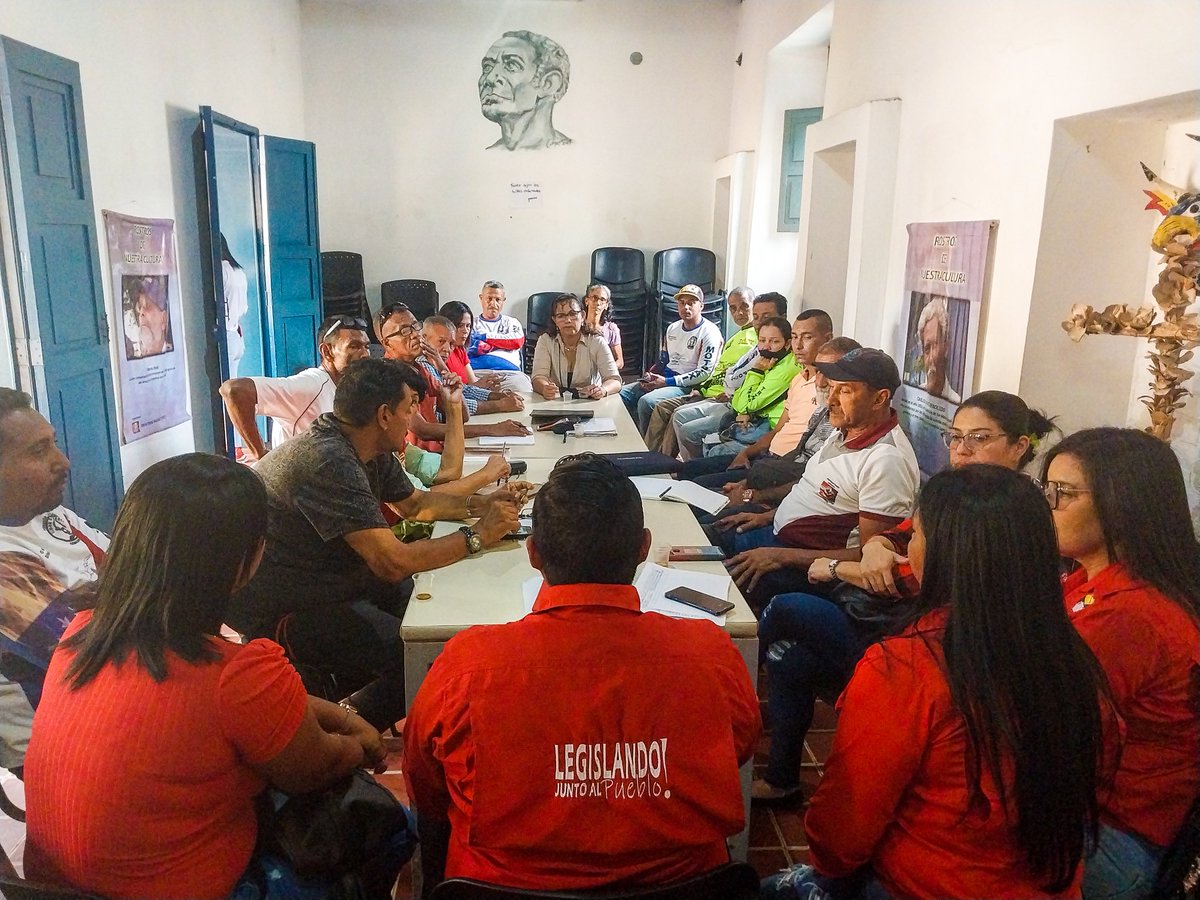 #3Marzo
Instalación de la Comisión Permanente para la Seguridad Social y de los Trabajadores y Trabajadoras Presidida por El Concejal <a href="/GabrielRPsuv/">Gabriel Rodríguez</a>. Con el fin de reivindicar la Clase Obrera y Trabajadora del Mpio Bolivar.
#ChavezCorazonDeLosPueblos