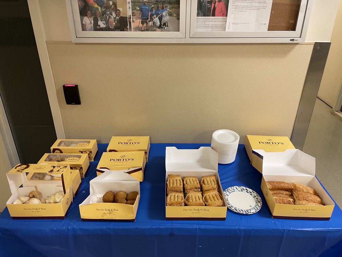 SNA Team enjoying snacks on employee appreciation day ⁦@weareunited⁩ #beingunited #winingthelines