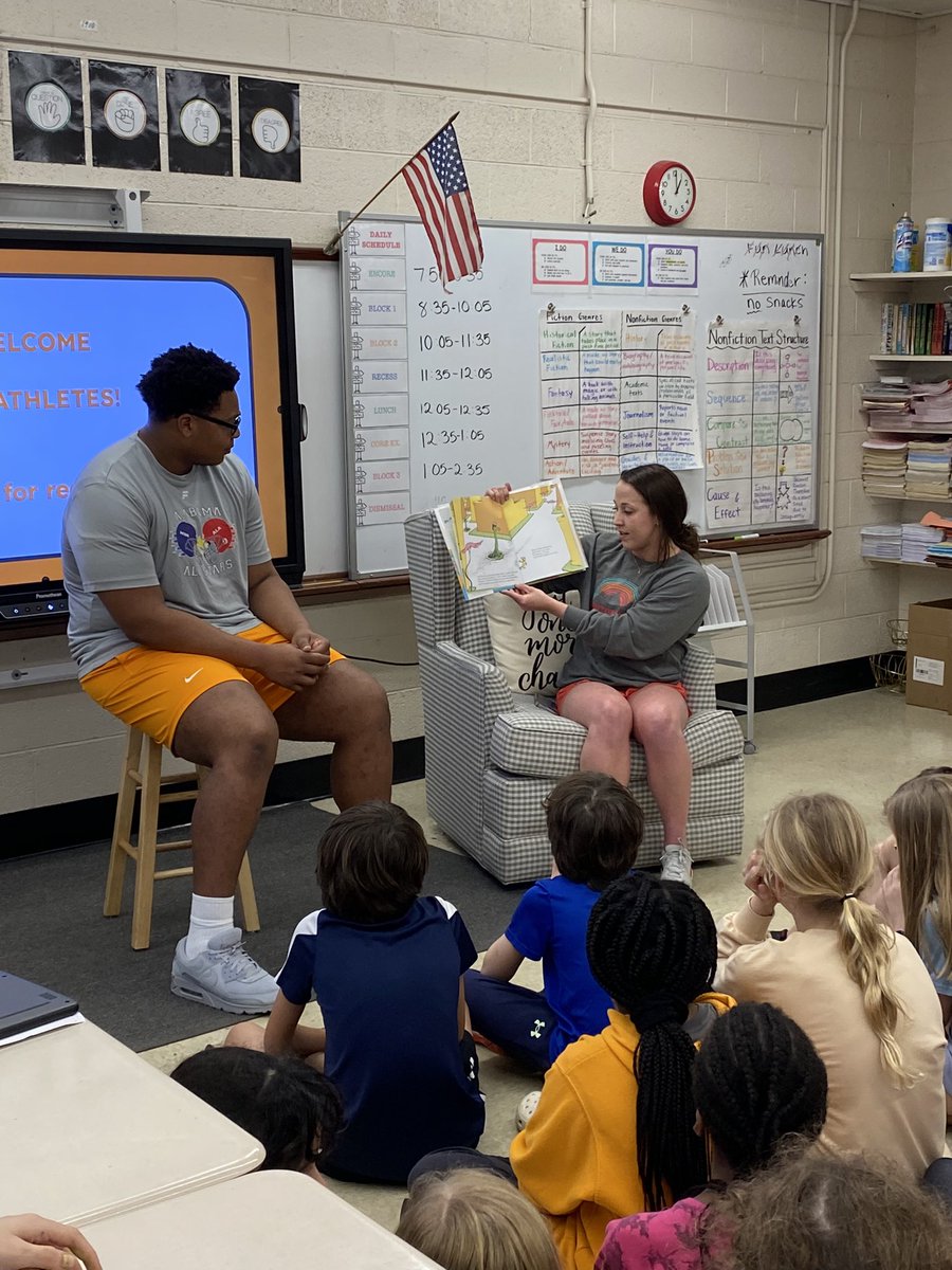 VysenL's tweet photo. Glad I got the opportunity to read to the kids of Bearden Elementary!!!  I loved spending time with the future of Knoxville🧡 #GoVols🍊 #GBO #UTK https://t.co/2ThaiZnNvM