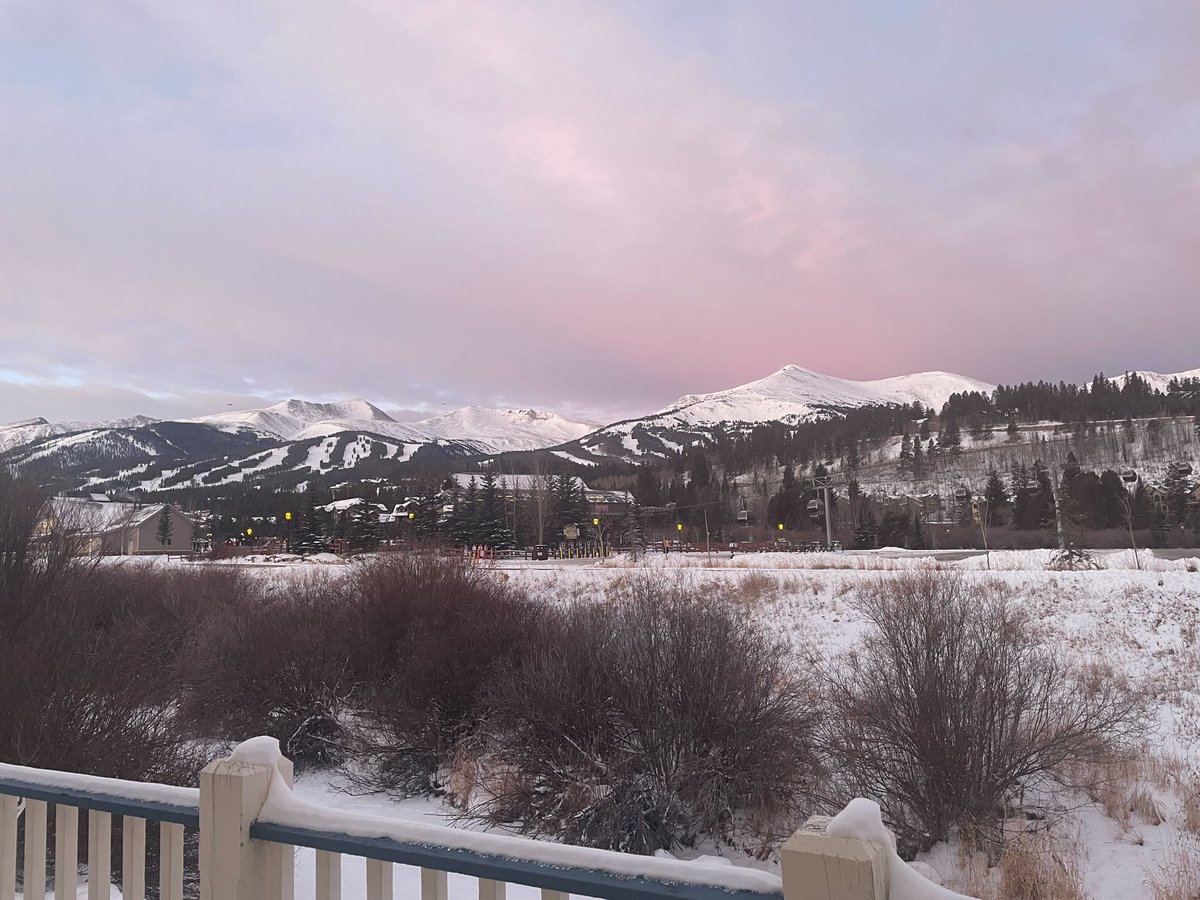 The view from the @united x @ridelandline airport in Breckenridge is something special. When you don’t need a runway, the airport is a lot closer to where you really want to go. Cc: @breckenridgemtn