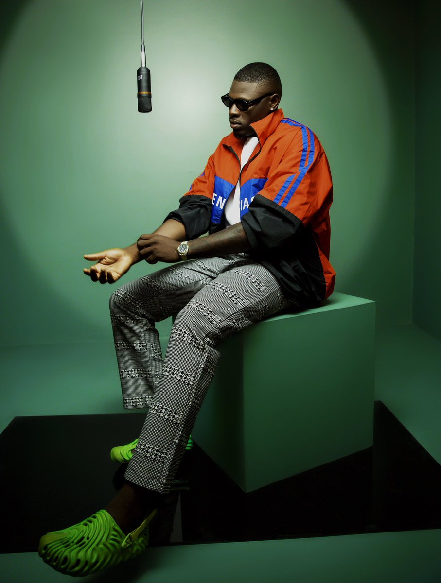 theniyilawal's tweet photo. Style is personal.
Meanwhile, guess what is happening in this picture?
#newmusic #highfashion #colorsperformance https://t.co/PvlBvoPuOF