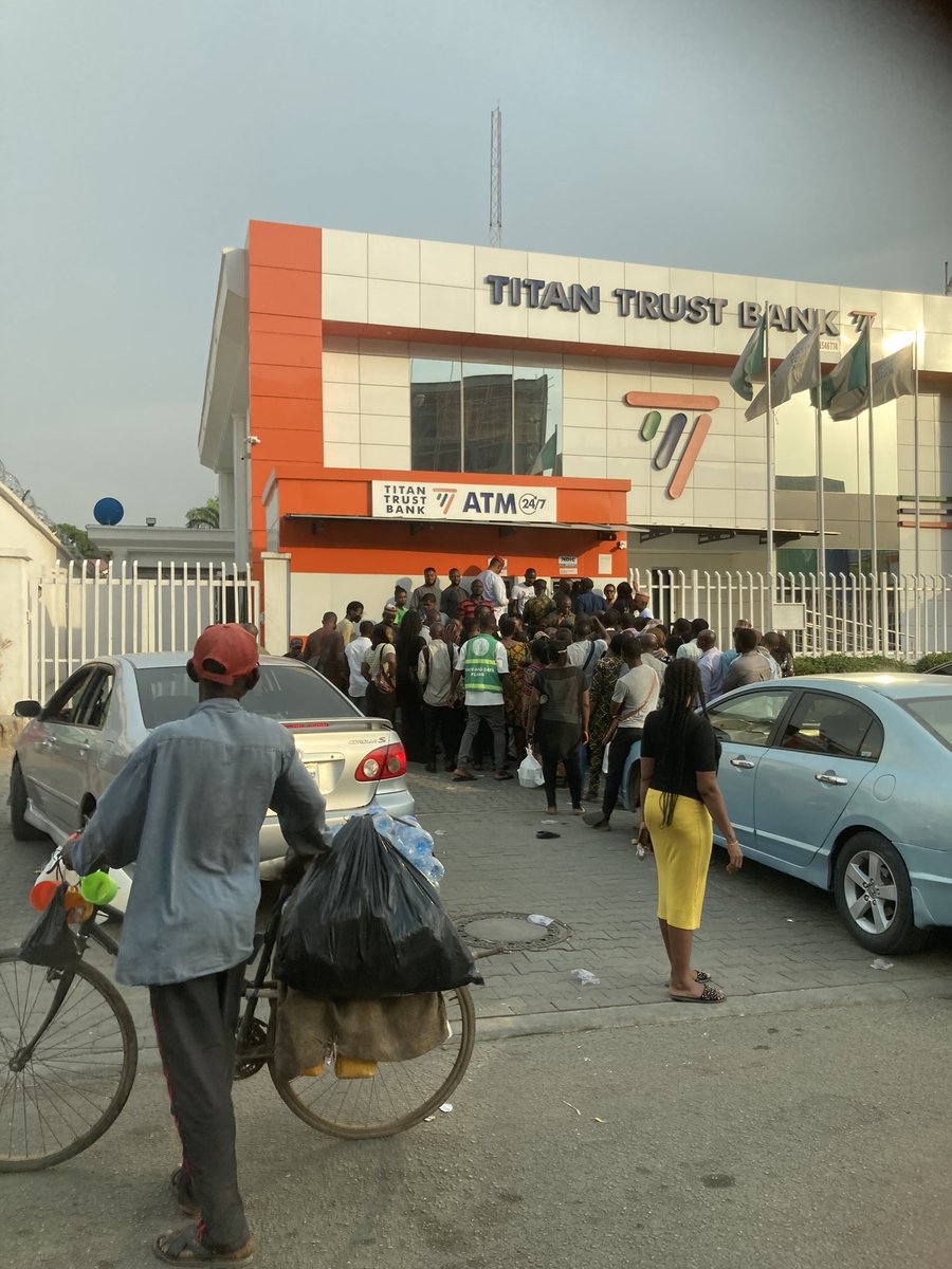 Nigerians still hustling for cash #CashNigeria