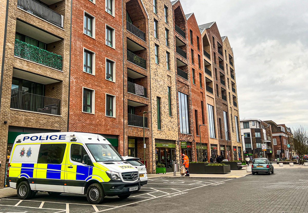 RunnymedeBeat's tweet photo. 📍 A quick check-in with shop staff at Magna Square ahead of a busy Friday evening in #Egham town.  Don’t forget you can report suspicious activity and anti-social behaviour by sending us a direct message here and over on Twitter @RunnymedeBeat 
#ASBAware https://t.co/tJT0KoBUVh