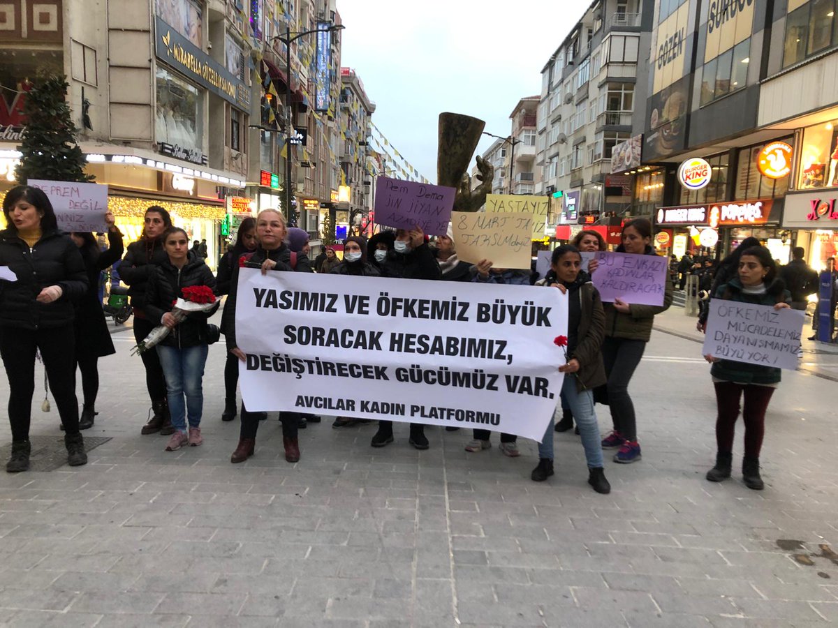 avcilarkadin's tweet photo. Bugün Avcılar'da hep birlikte depremde yitirdiklerimizi andık ve 8 Mart'a çağrımızı gerçekleştirdik. Tüm yaşananlara karşı isyanımızı kadınlarla birlikte örgütlüyoruz! https://t.co/NEcBVYlfKl
