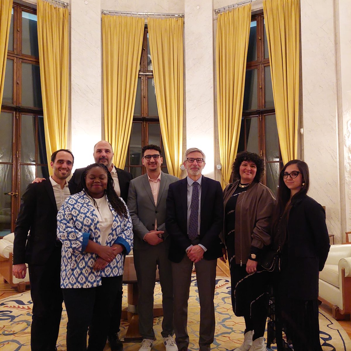 FranceenSerbie's tweet photo. La Francophonie à l'honneur du FEST2023. L’Ambassadeur 🇫🇷a reçu les invités et la délégation #francophone du festival: #AnabelleLengronne #LazaRazajanatovo et #OlivierSaby avec 5 lauréats de #WeBuildChange.
https:/www.institutfrancais.rs/fr/des-films-et-invites-francais-au-fest/ https://t.co/zDksxO1EGn