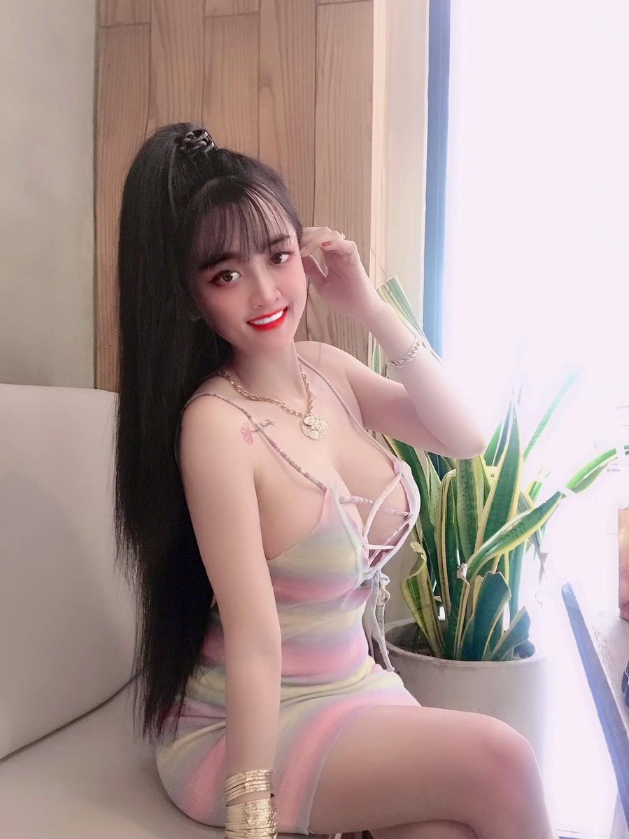 Hanhdamthuy's tweet photo. Tìm bạn trai 17cm trở lên , biết vét máng , show em xem , chốt em inbox 🙄 https://t.co/c631m0tFHw