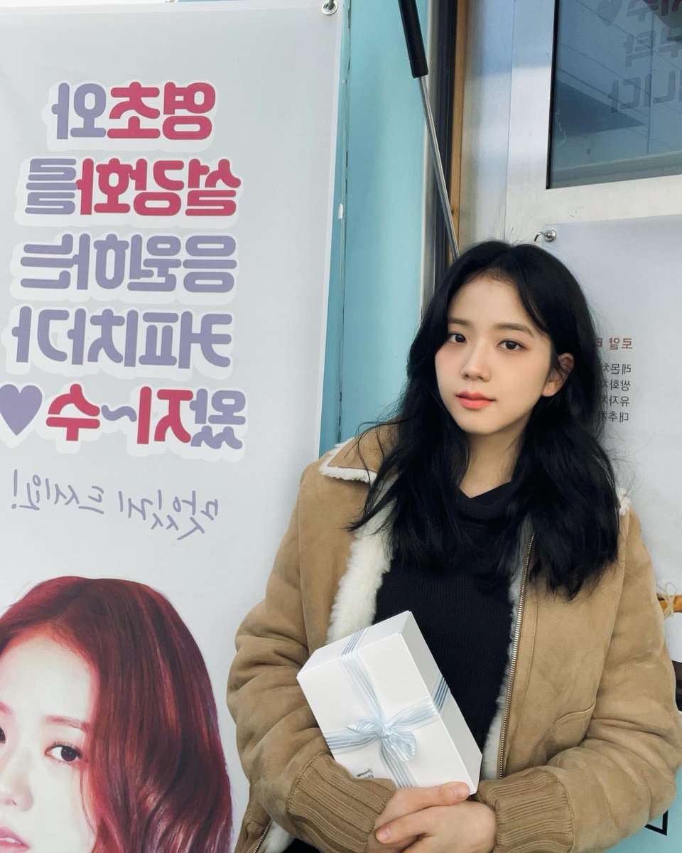 backtopinked's tweet photo. [IG🐰] Jisoo 2 years ago today 

“@.yg_stage 🤍 Thank you for taking care of me in a lot of ways. I’ll do my best to film 💪🏻 You’re the best!!!!!
#Snowdrop #Youngcho” https://t.co/nI7YcwIOMj