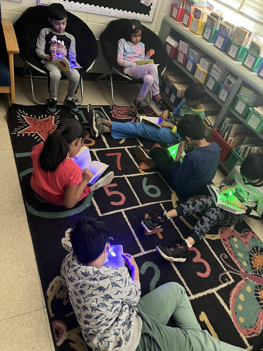 Cozy up with a good book day! Thanks <a href="/Mrs_KantarJMI/">Natalie Kantar</a> for the fun finger flashlight idea!! 🔦📚