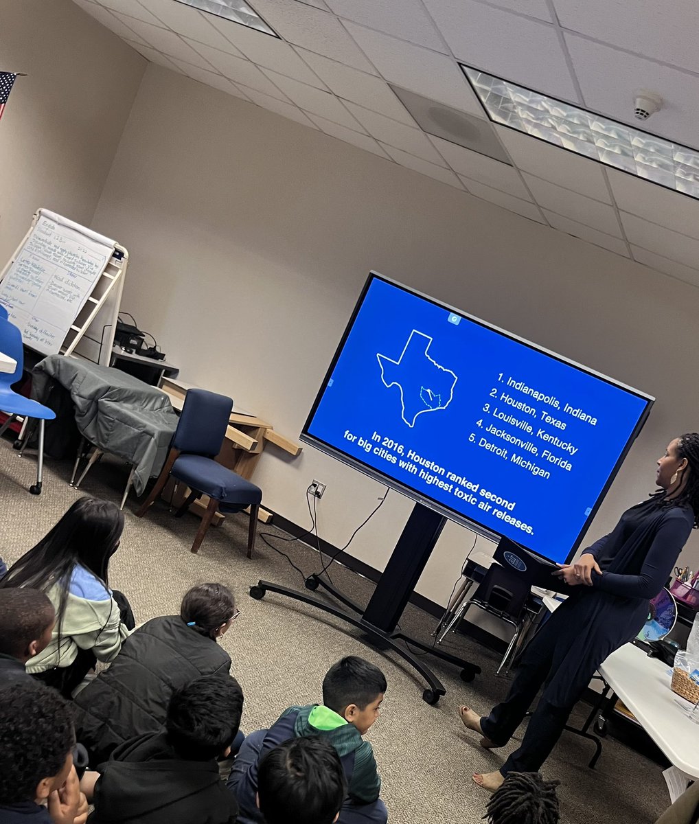 bettytgeorge's tweet photo. Thank you @airallianceHOU for engaging @hearnehusky students in #AliefSTEM. @AliefScience. Students are learning how to make Houston air better to breathe since we are #2 cities in highest toxic air release! 😔 https://t.co/dKqUw84Yah