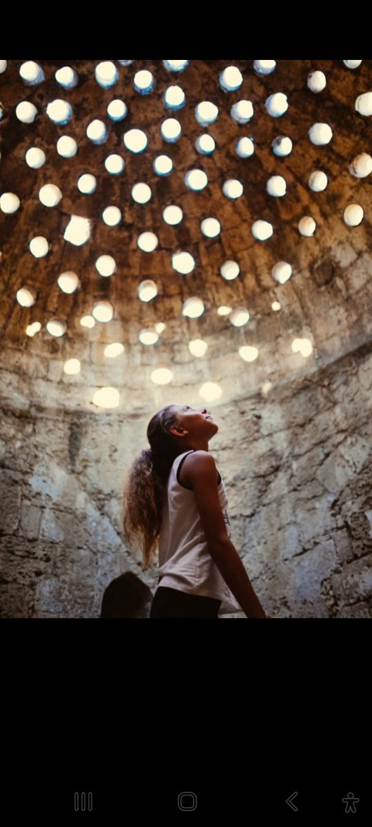 Ben ordan geçerken biri:
"Amca, dese, gir içeri."
Efkârlıyım, efkârlıyım,
Elini ver, nerde elin?
#isiaskıbrısadaletbekliyor
#isiasadaletnöbeti