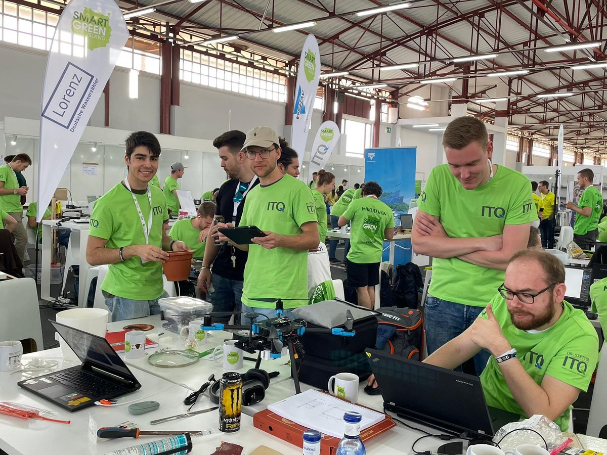 VishayIndust's tweet image. #teamwork #Vishay #ITQ #Makeathon