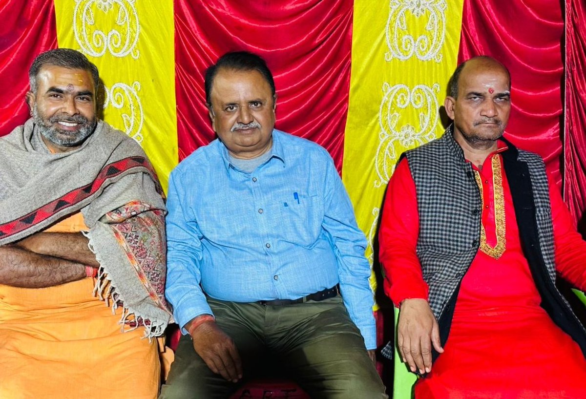 PradeepSarraf14's tweet photo. सुगौली नगर के बंगरा निवासी श्री अवध किशोर तिवारी जी के यहां हनुमान आराधना में शामिल हुआ। https://t.co/NZILvNM8CN