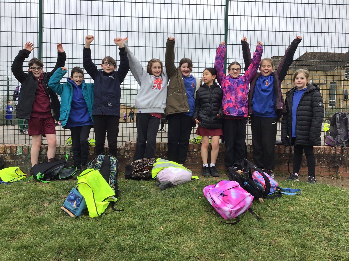 A very cold but happy netball team.  We had a great time at the @ChipSportPart Tournament today. Smiles all around. They all did themselves and school proud. #netball #happyteam @CharterYr6