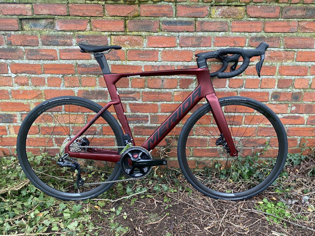 ACSprestwickLTD's tweet image. This beauty never even made it out the box, never mind onto the floor. Arrived yesterday morning, sold by 5pm.

This is a new addition to the already excellent #Reacto range. The new #Merida Reacto 6000 Di2. A complete bargain for this spec &amp;amp; paint job. £3400. Beautiful. 👌