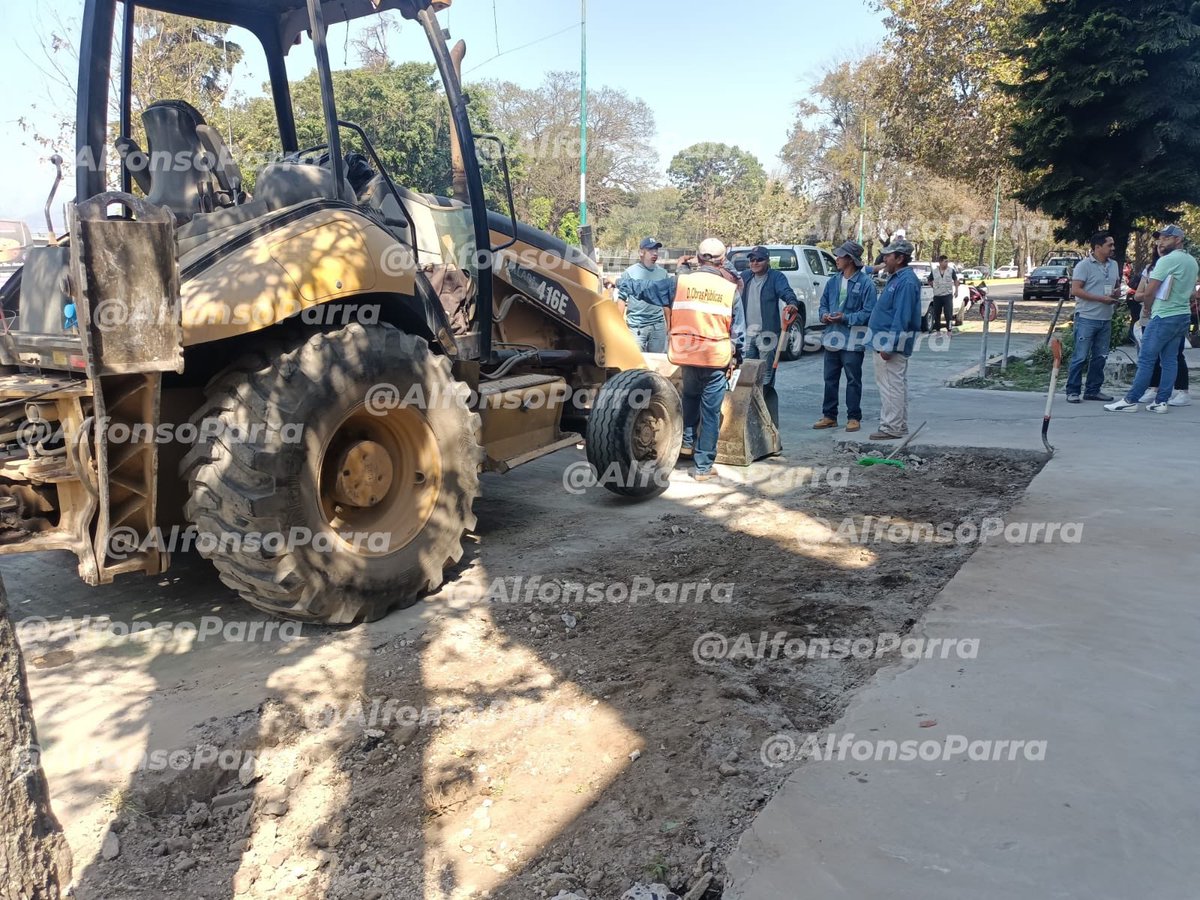 alfapc10's tweet photo. Retira @AytoXalapa obra realizada sobre la vía pública en Ruiz Cortines, según personal de #DesarrolloUrbano dicho edificio presenta varias irregularidades que no han sido atendidas. @VialidadXalapa https://t.co/zU6AD5xICH