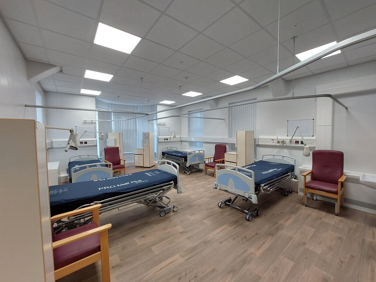 C_Houlder's tweet photo. Handover at Rutland Memorial Hospital, Oakham following a £1.5m refurbishment for Leicestershire Partnership NHS Trust.   I'm sure the LPT staff will be glad to be back home having spent the last few months in Loughborough.  Well done to all those involved.#TilburyDouglas, #LPT https://t.co/uaCa5n1lMq