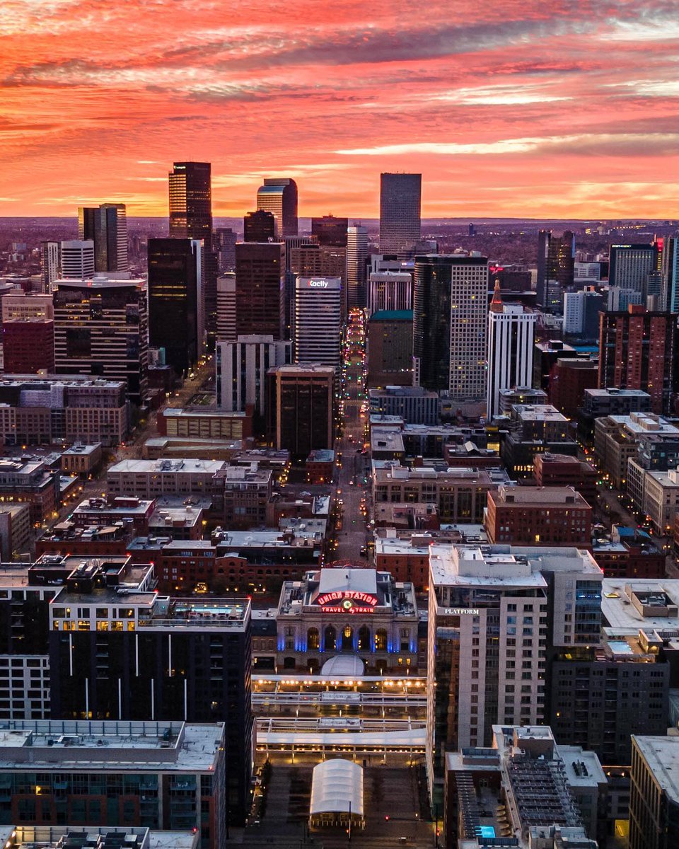visitdenver's tweet image. Happy #303Day, Denver! We hope your day is full of Mile High City adventure ☀️

📷: captaincoloradophotography 
📍: VISIT DENVER 

#visitdenver #denvercolorado #denverco #milehighcity