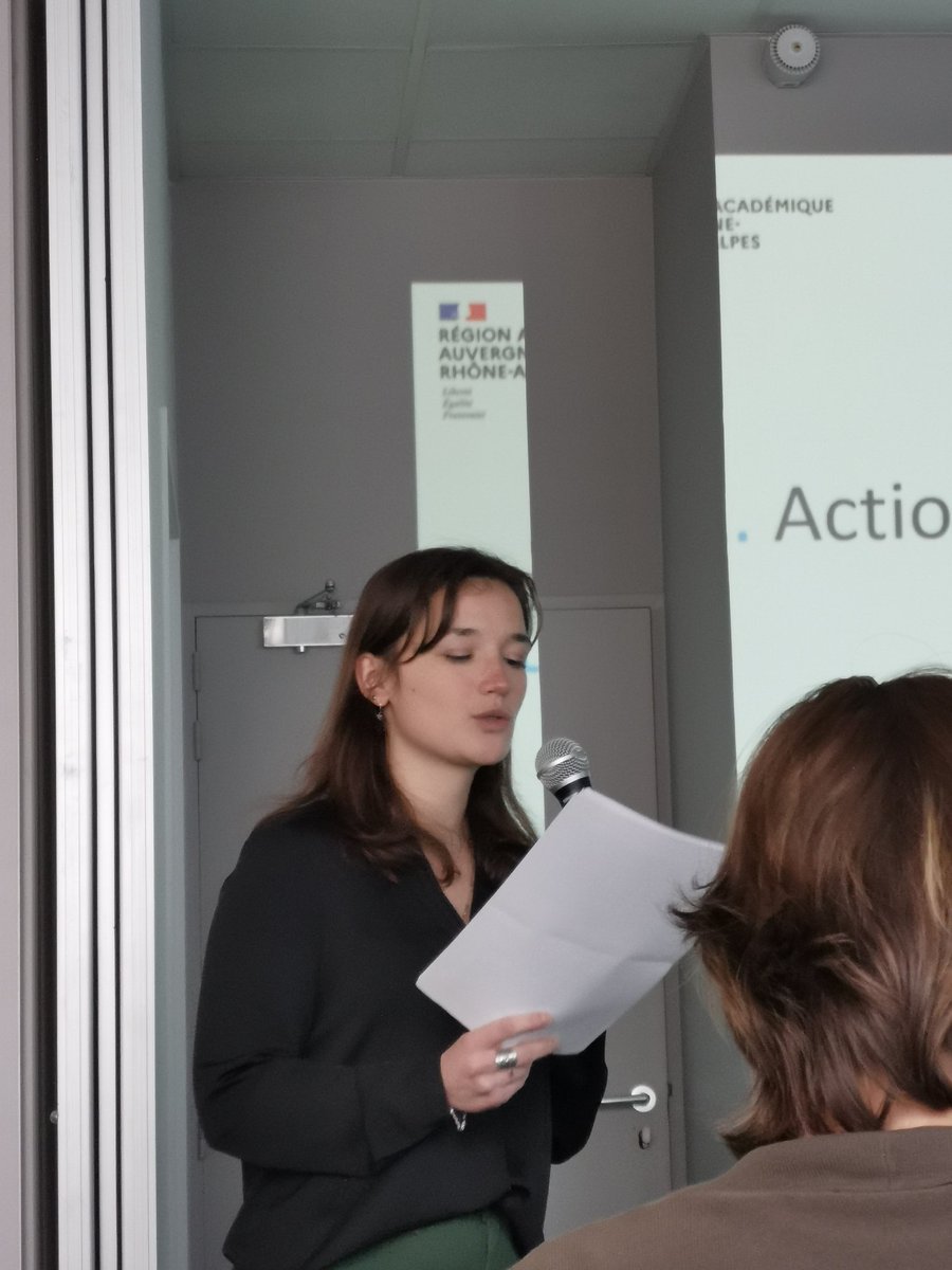 quents_l's tweet photo. Présent avec @Laure_GAELIS à la commission territoriale de @academielyon pour parler #SDVE*

Nous avons pu présenter et défendre en tant qu'animateur/trice le volet de la "valorisation et reconnaissance de l'#engagement #étudiant" ✅ et de "la #santé auprès des étudiant.e.s" 🏥 https://t.co/NMeAztWwy5