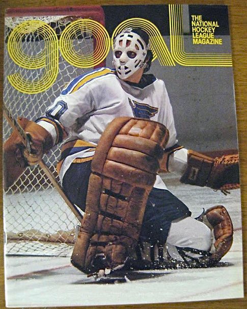 oldhockeycards's tweet photo. Who is this goalie..? https://t.co/Lp9SB7Xi0Y
