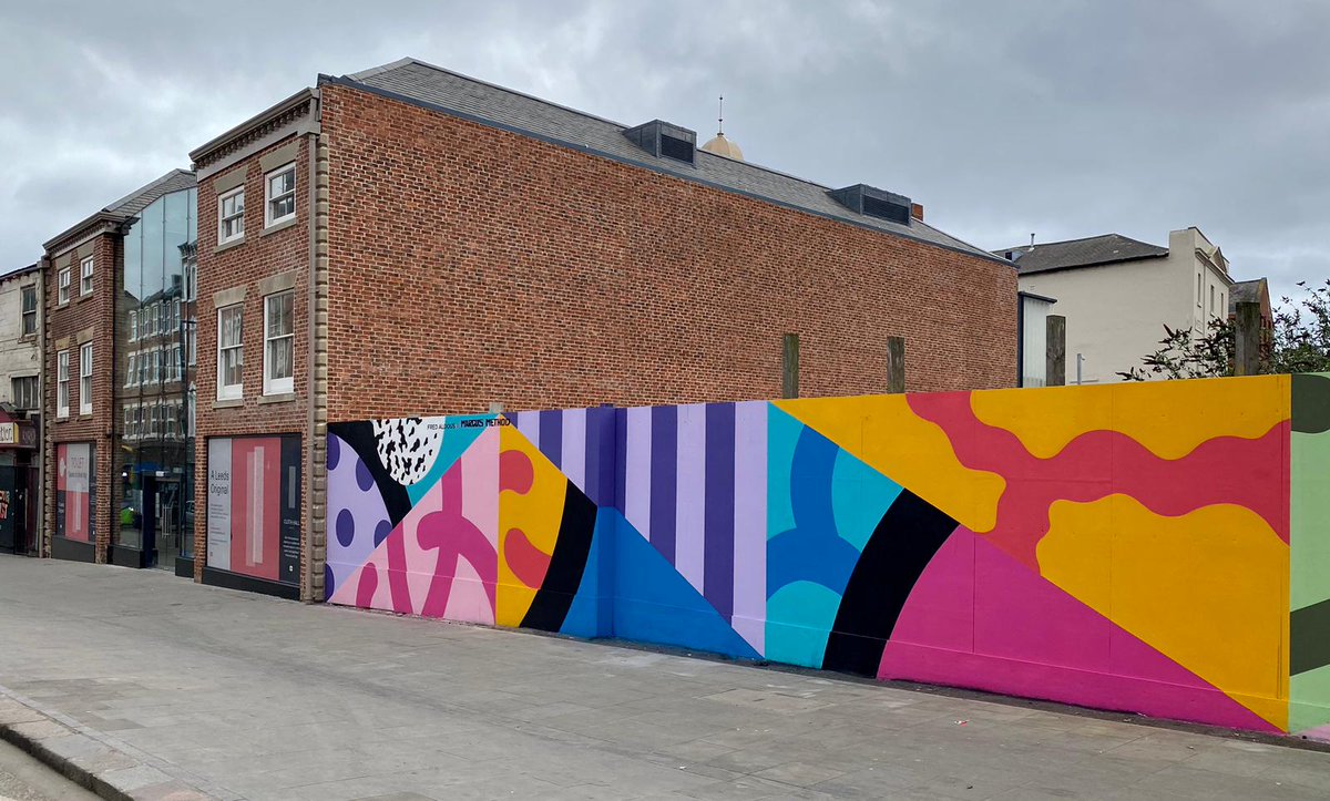 RushbondPLC's tweet photo. What a difference a splash of colour makes!🎨

Thank you to @FredAldous and @marcus_method  for creating this vibrant work of art next to #ClothHall. 

@KnightFrank 
@FoxLloydJones 
#Mural #Leeds #Art #Bold #Colourful https://t.co/ETEp9nSZLe