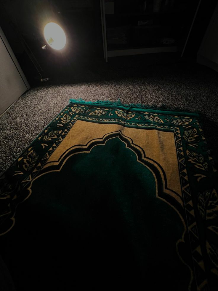 {فَتَوَكَّلۡ عَلَى ٱللَّهِۚ إِنَّ ٱللَّهَ یُحِبُّ ٱلۡمُتَوَكِّلِینَ}