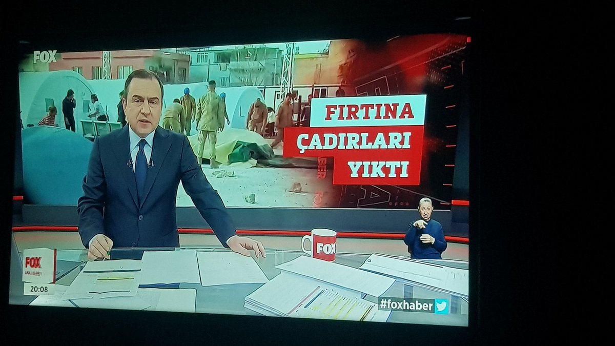 Hain #FOXHaber izleyenelere acıyorum 
Hain fox izelerse  Yapılan yüzbinlerce çadırı  çadırlarda yapılan etkinlikleri görmez tedbirsiz birkaç kişinin uçan çadırlarını haber diye izlersiniz...
Seçim gününü bekliyorum, morarıp konuşarak Reisin galibiyetini açıklayacaksınız ....
