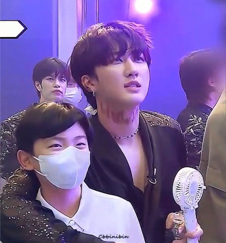 ninyzone's tweet image. au Changlix | Two Once

Onde Changbin resolve postar o desenho que ganhou de seu filho e não imaginava que ia acabar sendo notado pelo manager de seu grupo favorito.

🍭

Onde Felix é manager do twice e após achar um tweet muito fofo de um once ele decide mostrar para as meninas.