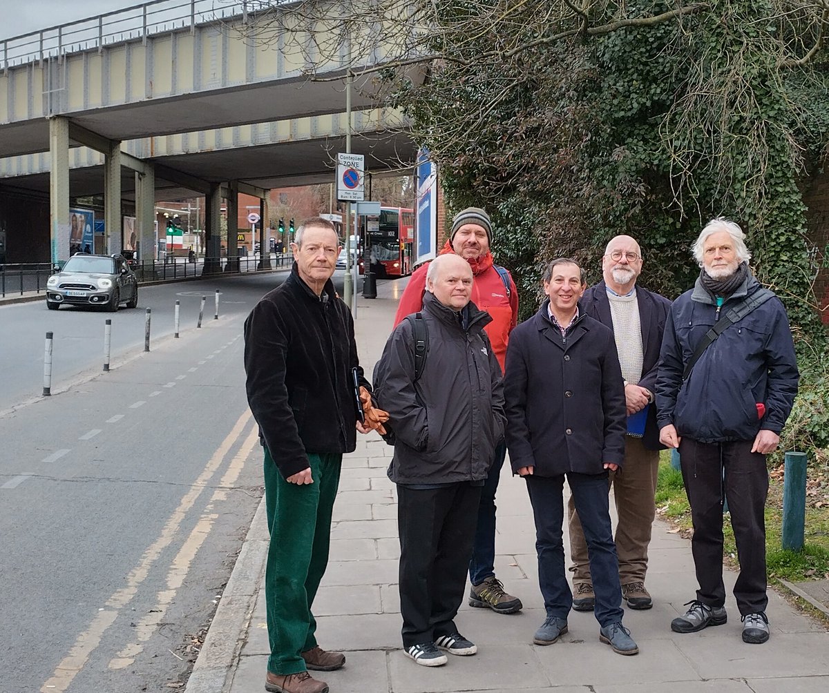 alan_s01's tweet image. Great to be out today with @BarnetLCC  @London_Cycling and @BarnetCouncil colleagues looking at how we can improve the A1000 cycle lane now that we have taken the decision to make it permanent. #BarNETZERO