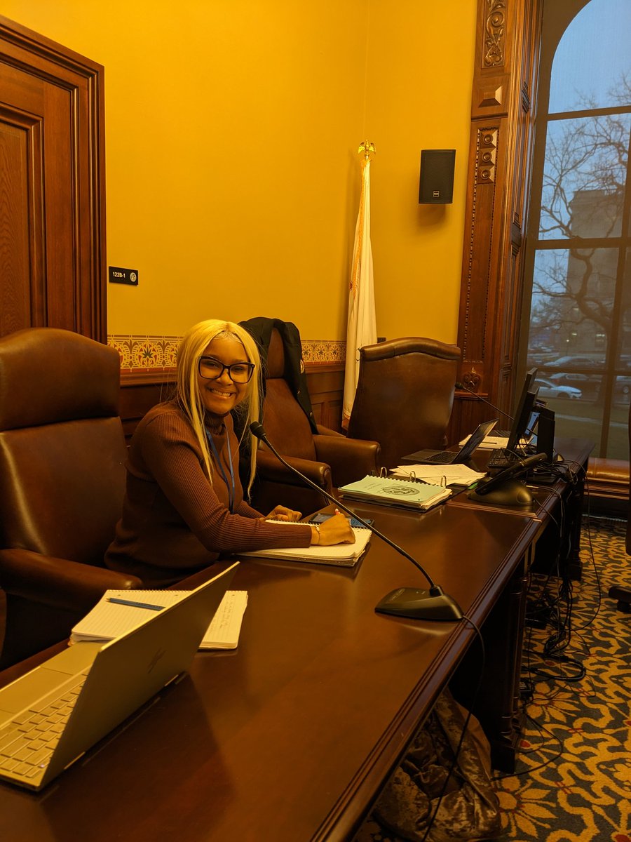 proflauradean's tweet photo. It's downpouring outside but @MillikinU political science students are busy giving speeches and lobbying in the Senate and House meeting rooms of the Illinois State Capitol today as part of our delegation for Model Illinois Government! #PerformanceLearning https://t.co/bHgM0UjjnD