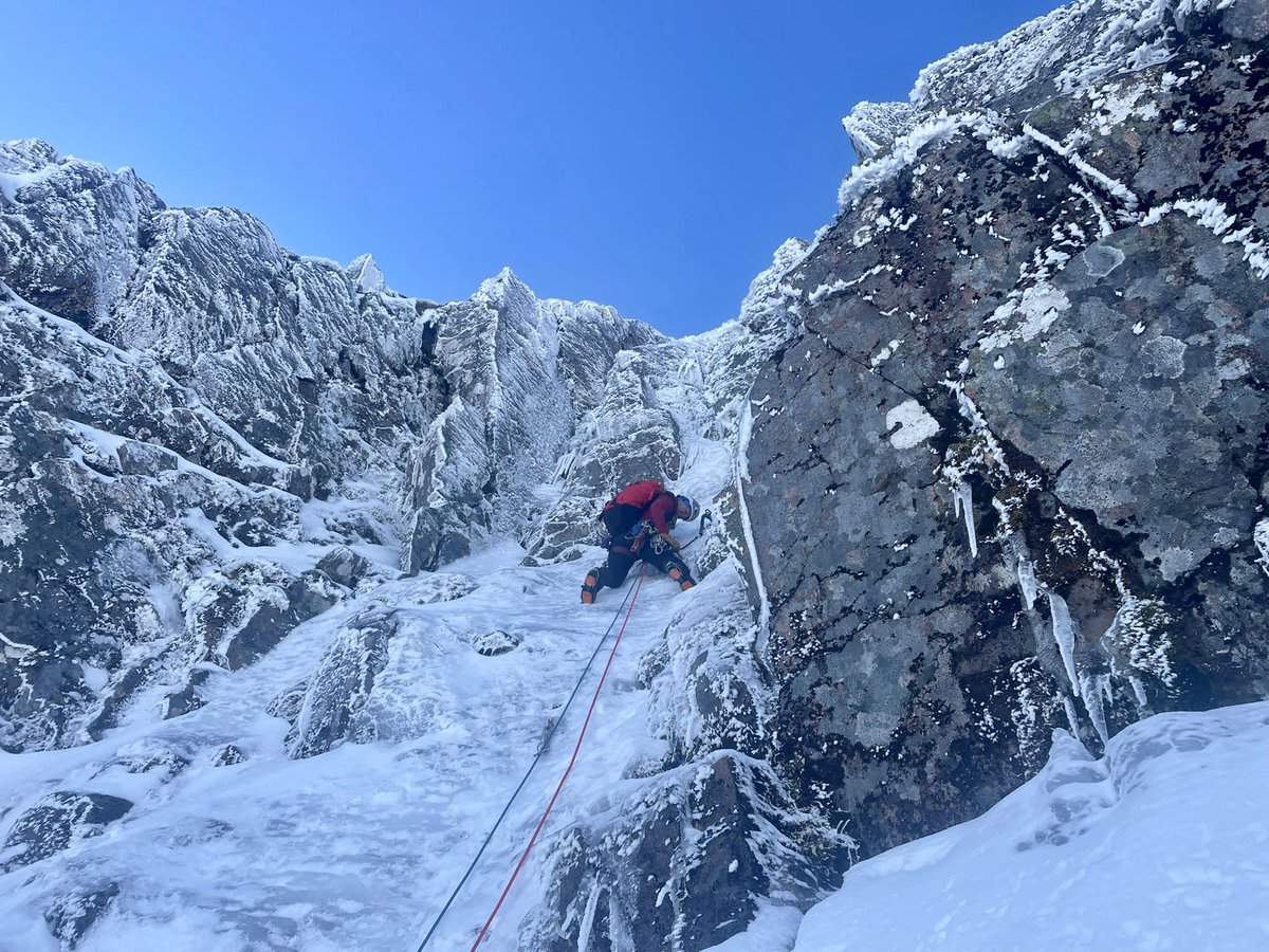 A cracking day on the not so often climbed Sprint Gully on the East Face of Aonach Mor. The weather wasn’t too bad either. @JaggedGlobe Snow and Ice Course.