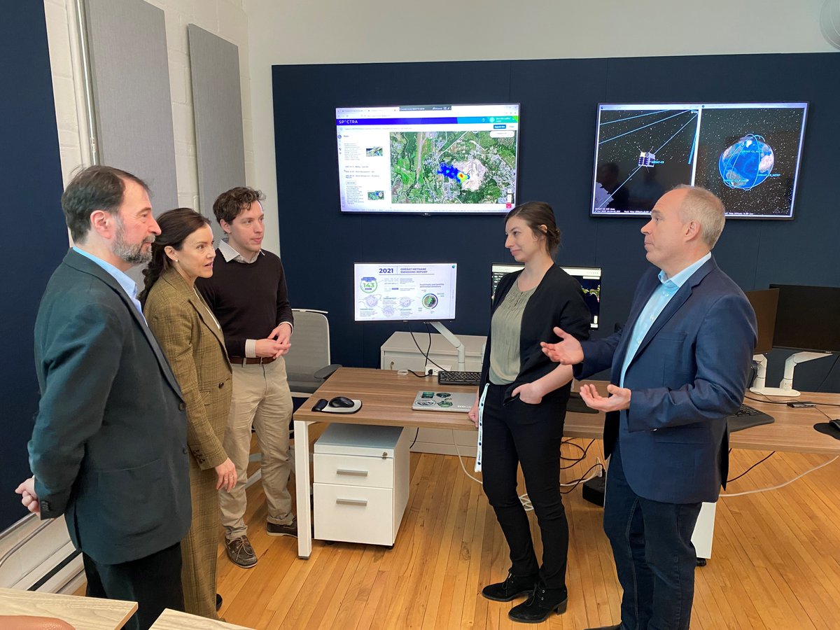 csa_asc's tweet image. CSA President @lisacampbellasc was pleased to visit Montreal-based @GHGSat and learn more about their pioneering capabilities in monitoring commercial greenhouse gas (GHG) emissions, contributing to the fight against #climatechange. 

#cleantech #canadianinnovation