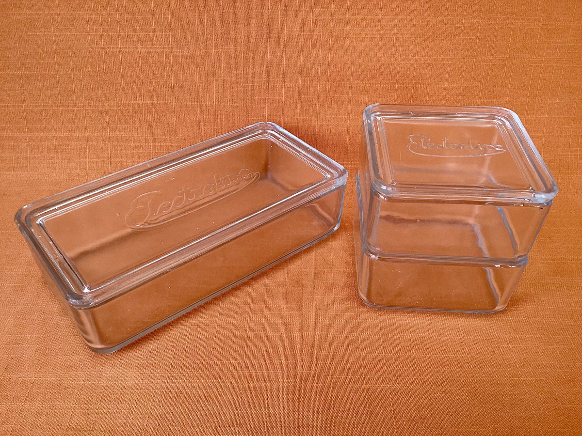I found these fab #retroglass #Electrolux #fridgedishes the other day. This is the first time I’ve seen any like this - they’re solid old things, from the ‘60s I think, and they stack really neatly. 

And there’s 20% off until Sunday! What’s not to love… 🧡🧡🧡

#retrokitchen