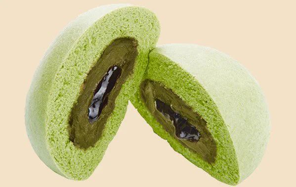 ファミリーマートから美味しそうなスイーツ！「京都 宇治抹茶あんまん(黒蜜ソース入り)」が発売‼