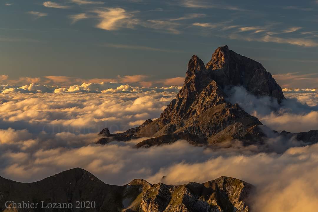 El amigo de la Plataforma, #ChabierLozano, fotógrafo, nos deja una nueva y maravillosa imagen de #CanalRoya.
Imposible no enamorarse de este majestuoso valle.
#SalvemosCanalRoya #AnayetParqueNatural
#NoALaUnionEstaciones
#SalvemosCastanesa
