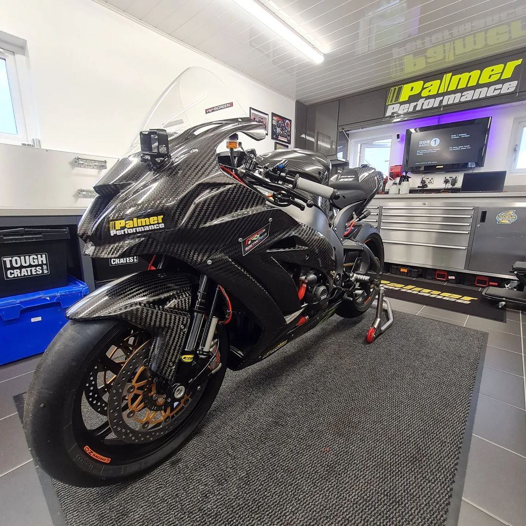 ReactiveParts's tweet photo. Another weapon ๐ our full carbon bodykit and race screen on the track #ZX10R, kitted out and ready for the club racing season โ
#kawasaki #zx10 #racing #clubracing #trackbike #trackday #nlr #nolimitsracing #fullthrottle #carbonfibre #cockpit #reactiveparts #rpcarbonline https://t.co/cY8i1feRs8