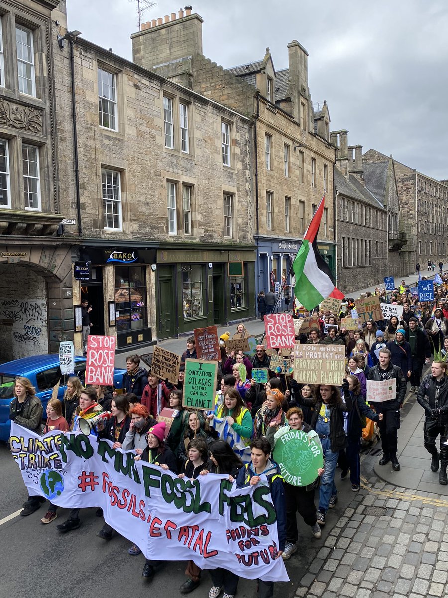 #ClimateStrike makes it’s way down the royal mile!! #FossilsAreFatal