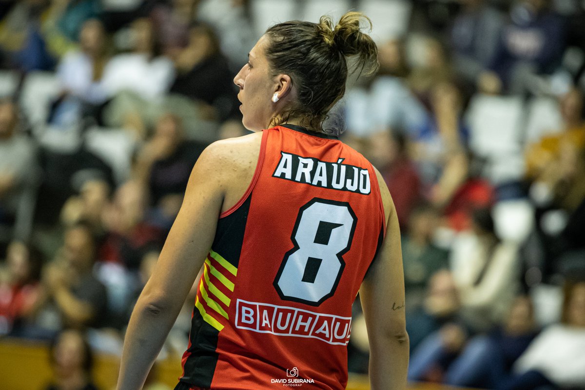 unigirona's tweet photo. 🚨 Lamentablement, s'ha confirmat el pitjor dels pronòstics.
María Araújo pateix una lesió del lligament encreuat anterior.
No estàs sola. Estem amb tu, Capitana ❤️🖤
#ÀnimsMaría https://t.co/BkOlR22Z0s