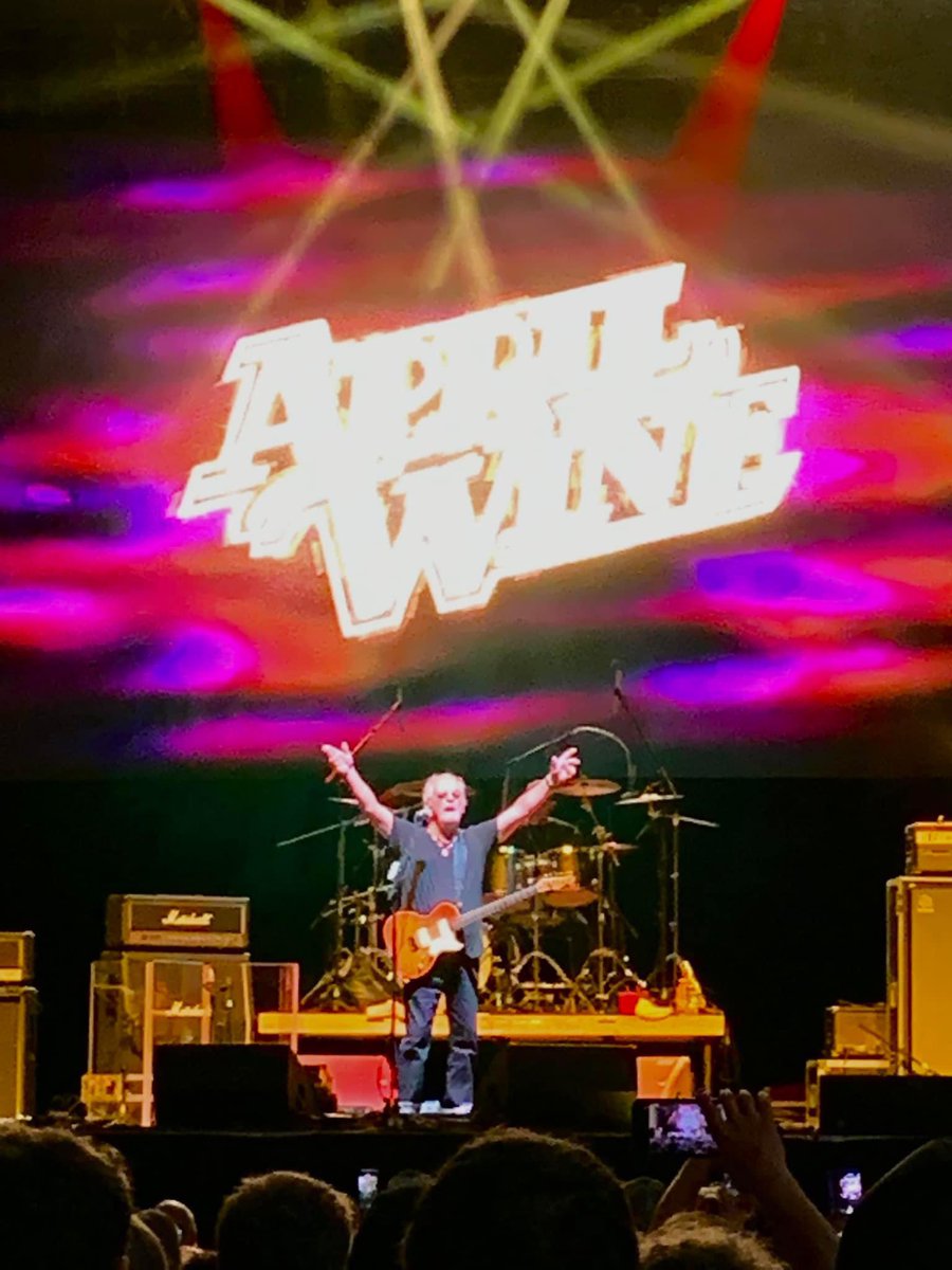 End of an era. A Canadian rock and roll icon and one of the nicest people in the business retired from touring after last night’s @AprilWineBand show in Trudy, NS. All the best, @MylesGoodwyn.