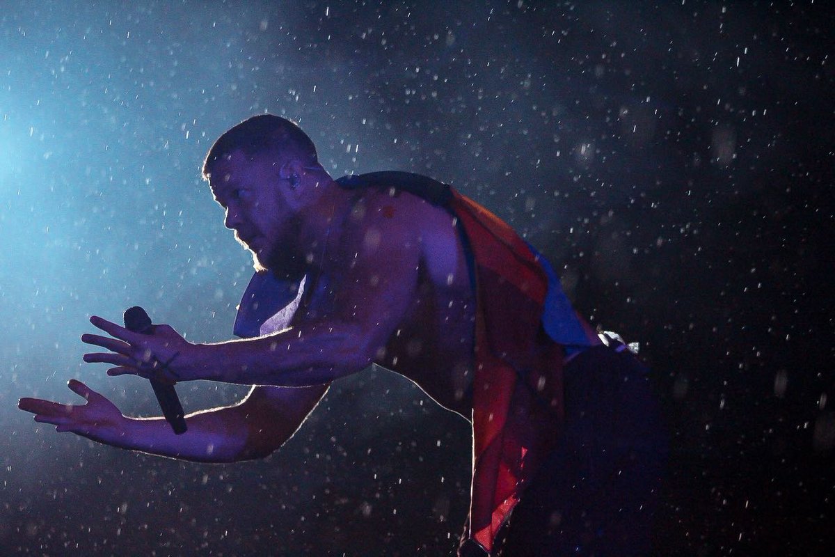ImagineDBR's tweet photo. ELES! 🐉🔥

O show do Imagine Dragons em Curitiba reuniu mais de 23 mil pessoas. Dessa forma, o show se tornou o segundo maior show solo da banda no Brasil, superando em público o show do ID no Anhembi em 2015. 🇧🇷

📸 Caroline Hecke https://t.co/jemHDWJecu