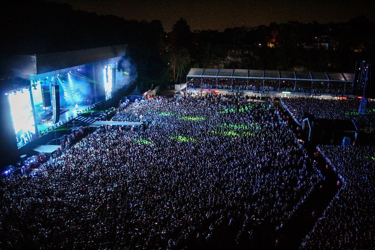 ImagineDBR's tweet photo. ELES! 🐉🔥

O show do Imagine Dragons em Curitiba reuniu mais de 23 mil pessoas. Dessa forma, o show se tornou o segundo maior show solo da banda no Brasil, superando em público o show do ID no Anhembi em 2015. 🇧🇷

📸 Caroline Hecke https://t.co/jemHDWJecu
