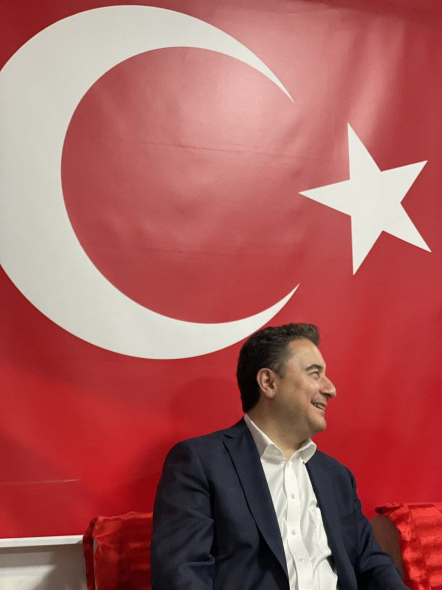 Ülkesini seven, kimseyi ötekileştirmeyen, liyakate önem veren, hakkaniyetli genel başkanımız Ali Babacan