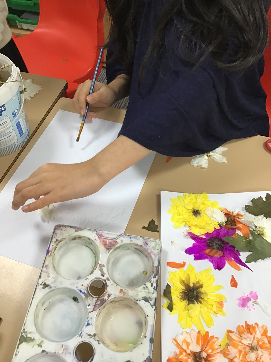 Portland_School's tweet photo. Year 4 art club have started making their artwork with our pressed flowers inspired by @HelenAhpornsiri #portlandart https://t.co/3fp9vjUX8I