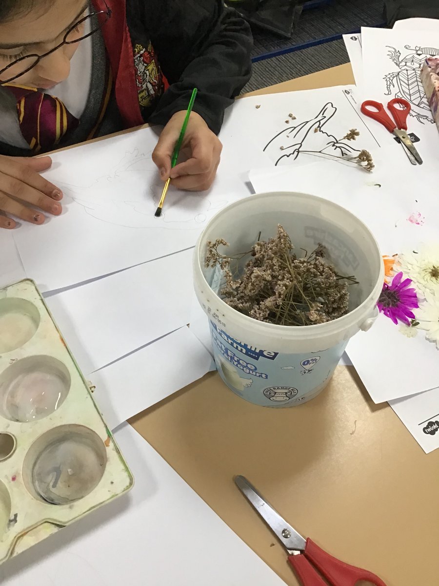 Portland_School's tweet photo. Year 4 art club have started making their artwork with our pressed flowers inspired by @HelenAhpornsiri #portlandart https://t.co/3fp9vjUX8I