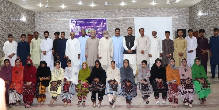 Celebrating the Best Space Enthusiasts Award by @SUPARCO for performance in @wsw2022 in GGS @Gwadar Izzat Nazeer 
@dcGwadar addressed  the ceremony and gave away awards, certificates and gifts to stdnts and staff.
@thegwadarpost
@DgprG 
@gwadar_e_tawar 
@AnilaYousufB