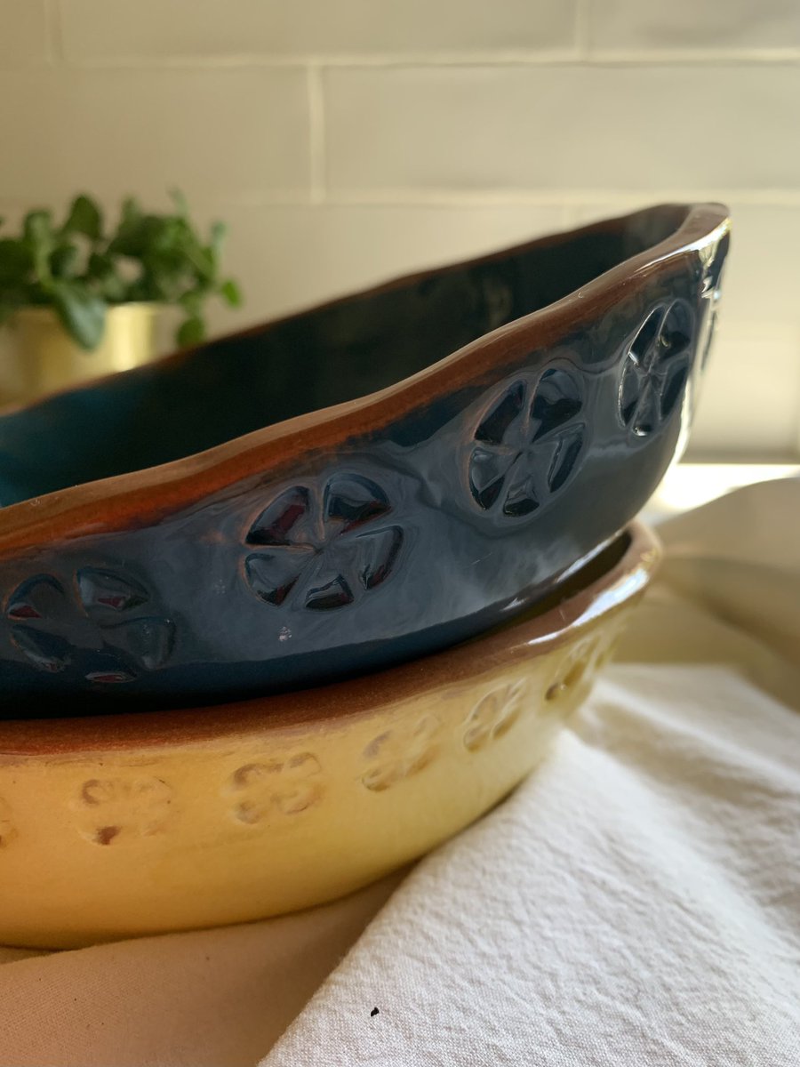 Fara7Othman7's tweet photo. 💛🍃
#handbuildingpottery #handbuiltpottery #handbuiltceramics #handbulit #handmade #handpainted #pottery #ceramics #colors #yallow #blue #art #fineart #passion #lovepottery #photography #nature #naturelovers #mywork https://t.co/OOnwmSnrBJ