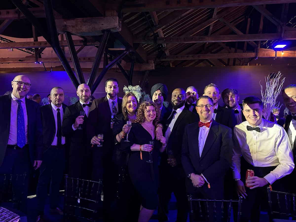 Join our amazing team!
As a totally independent, family-run company we are a rare breed of estate agent.
Want to work for us? We're hiring for a Lettings Negotiator with OTE of £40,000 and a Senior Sales Negotiator with OTE of £50K. 
E-mail craig@kallars.com for details.
#Kallars