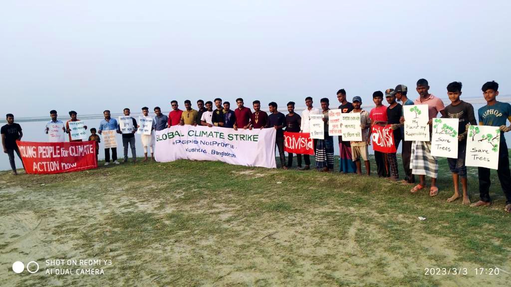 Global climate strike from Kustia, Bangladesh. We are demanding #EndFossilFinance for Climate justice. 

#TomorrowIsTooLate #Fridayforfuture
#ActivistaBangladesh #YoungPeopleForClimateActionNow
#GlobalPlatformBangladesh @GretaThunberg @Fridays4future