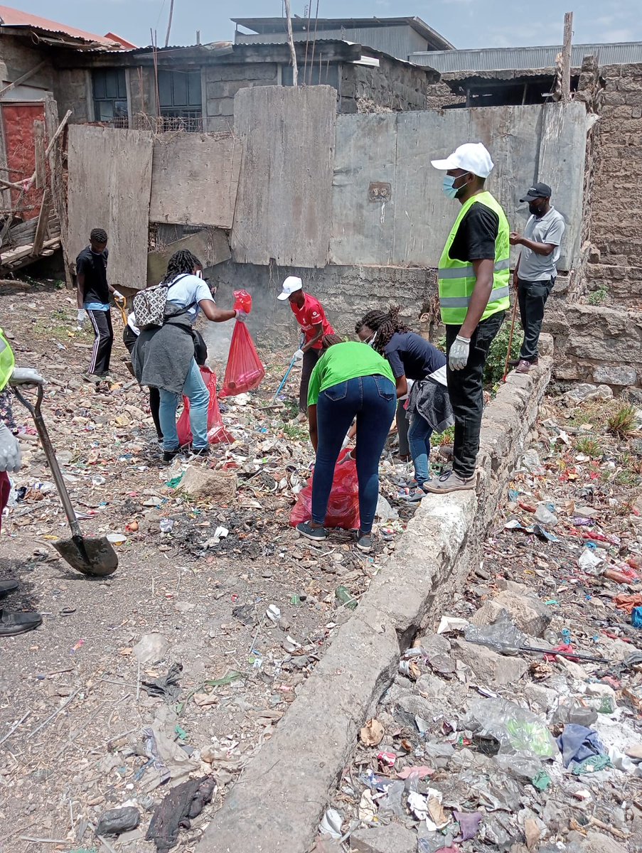 afosike's tweet photo. The change begins with us, all we have to do is to wake up and make it happen!!
@KajiadoGov @ScienceKenya @afosike 
#reuse
#recyleplastic https://t.co/voEJBT3MOK